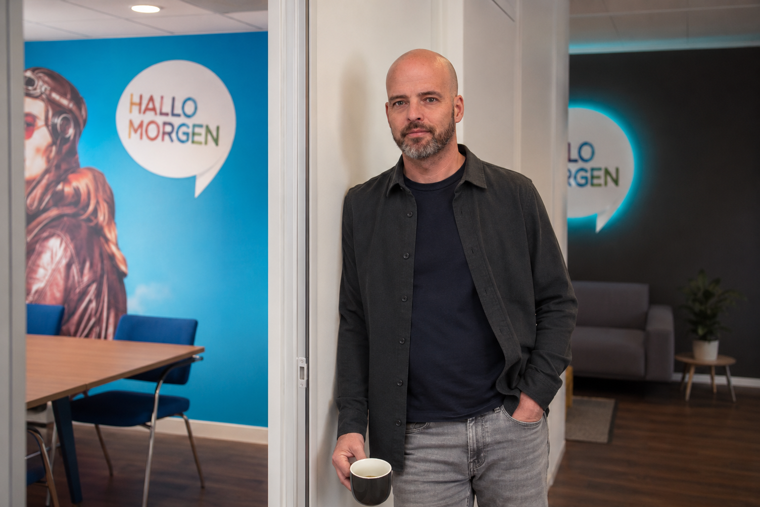 Adviseur van Hallo Morgen in gesprek op kantoor